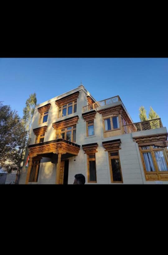 מלון She Sindhu Residency מראה חיצוני תמונה