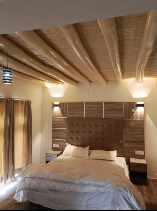 מלון She Sindhu Residency מראה חיצוני תמונה